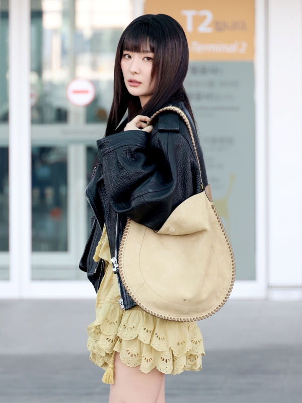 [공항패션] 레드벨벳 슬기, 레이스 드레스가 돋보이는 보헤미안 시크 1256-Image